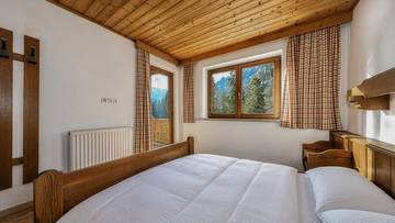 Thumbnail von Farmhouse with a recreational residence in an idyllic quiet location
