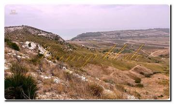 Thumbnail von Large property covering approximately 19,000 m² with a rustic house and sea view.