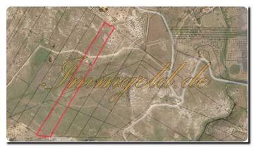 Thumbnail von Large property covering approximately 19,000 m² with a rustic house and sea view.