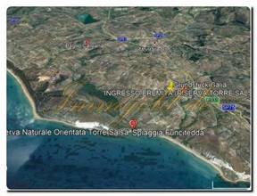 Thumbnail von Large property covering approximately 19,000 m² with a rustic house and sea view.