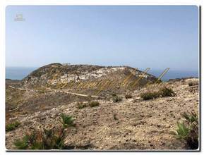 Thumbnail von Large property covering approximately 19,000 m² with a rustic house and sea view.