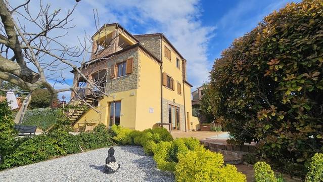 Charmantes Haus mit Pool und Blick bis zum Meer