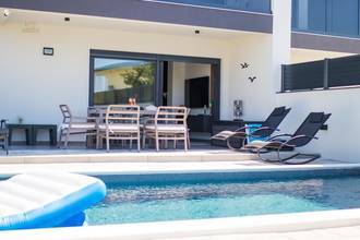 Thumbnail von Modern semi-detached house with swimming pool