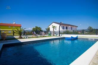 Thumbnail von Modern semi-detached house with swimming pool