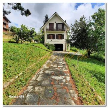 Süd Piemont, chices Einfamilien Haus in bevorzugter Lage mit ca. 2.800 m² Garten