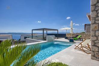 Thumbnail von Luxury villa with swimming pool and sea view