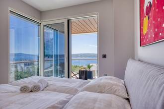 Thumbnail von Luxury villa with swimming pool and sea view