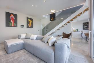 Thumbnail von Luxury villa with swimming pool and sea view