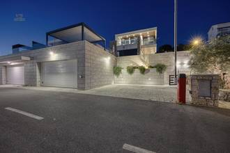 Thumbnail von Luxury villa with swimming pool and sea view