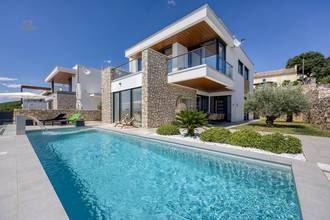 Thumbnail von Luxury villa with swimming pool and sea view