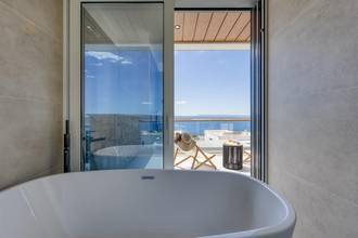 Thumbnail von Luxury villa with swimming pool and sea view