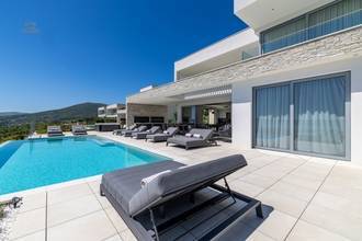 Thumbnail von Luxury villa with panoramic sea view, pool, and Jacuzzi
