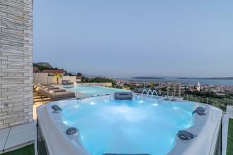 Thumbnail von Luxury villa with panoramic sea view, pool, and Jacuzzi