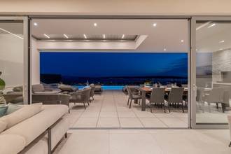 Thumbnail von Luxury villa with panoramic sea view, pool, and Jacuzzi
