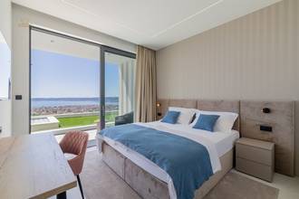 Thumbnail von Luxury villa with panoramic sea view, pool, and Jacuzzi