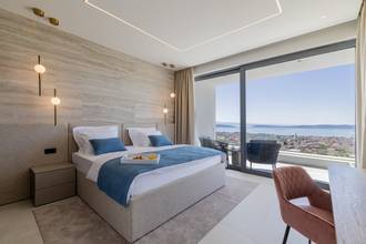 Thumbnail von Luxury villa with panoramic sea view, pool, and Jacuzzi