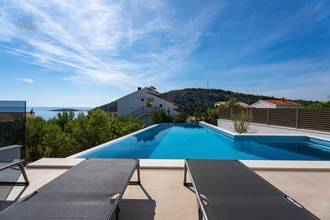 Thumbnail von Modern villa with panoramic sea view and swimming pool, Rogoznica region