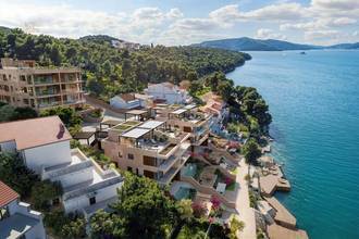 Thumbnail von Penthouse on the first sea line with roof terrace and pool