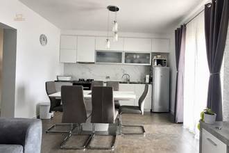 Thumbnail von Well-maintained house with two residential units and sea view, Split region