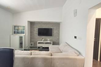 Thumbnail von Well-maintained house with two residential units and sea view, Split region