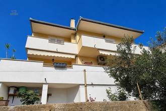 Thumbnail von Well-maintained house with two residential units and sea view, Split region