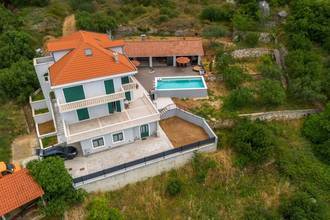 Thumbnail von Spacious villa with pool and panoramic sea view, Omis Riviera