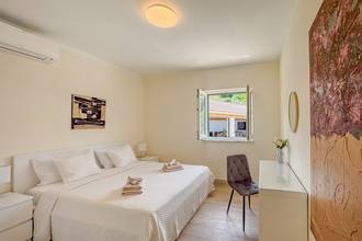 Thumbnail von Spacious villa with pool and panoramic sea view, Omis Riviera