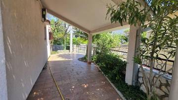Thumbnail von House with sea view and garden near the beach