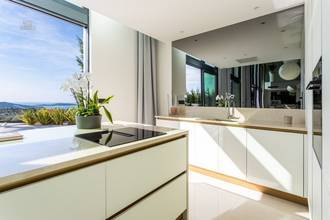 Thumbnail von Luxurious villa with swimming pool and sea view