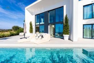 Thumbnail von Luxurious villa with swimming pool and sea view