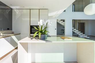 Thumbnail von Luxurious villa with swimming pool and sea view