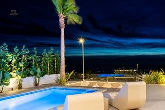 Thumbnail von Luxurious villa with swimming pool and sea view