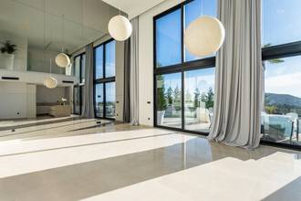 Thumbnail von Luxurious villa with swimming pool and sea view