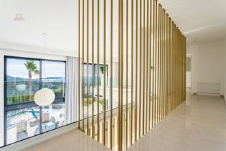 Thumbnail von Luxurious villa with swimming pool and sea view