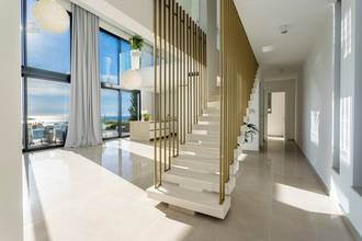 Thumbnail von Luxurious villa with swimming pool and sea view