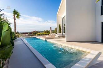 Thumbnail von Luxurious villa with swimming pool and sea view
