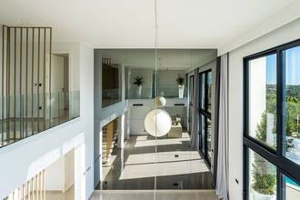Thumbnail von Luxurious villa with swimming pool and sea view