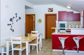Thumbnail von Apartment building with 5 residential units, Senj region
