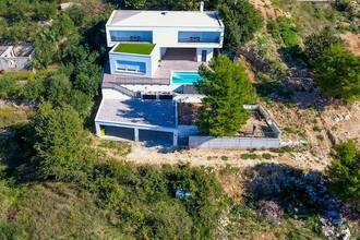 Thumbnail von Modern villa with pool and sea view on the Omis Riviera