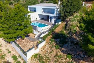 Thumbnail von Modern villa with pool and sea view on the Omis Riviera