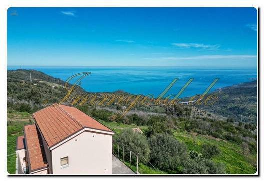 Freistehende Panoramavilla oberhalb von Cefalù, vier Schlafzimmer, toller Meerblick und ca. 11.000 m² weitläufiges Hanggrundstück