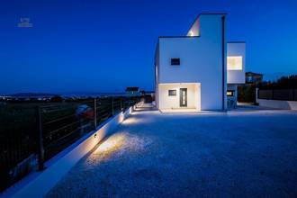 Thumbnail von Modern villa with swimming pool and sea view