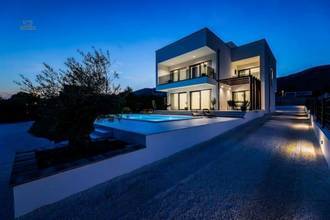 Thumbnail von Modern villa with swimming pool and sea view