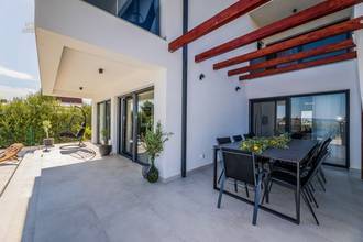 Thumbnail von Modern villa with swimming pool and sea view