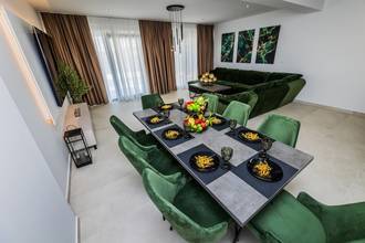 Thumbnail von Modern villa with swimming pool and sea view