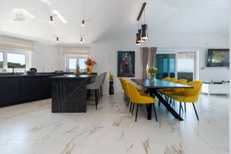 Thumbnail von Luxury villa with infinity pool in panoramic location