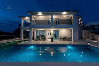 Thumbnail von Luxury villa with infinity pool in panoramic location