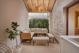 Thumbnail von High-quality renovated stone house in first line to the sea