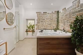 Thumbnail von High-quality renovated stone house in first line to the sea
