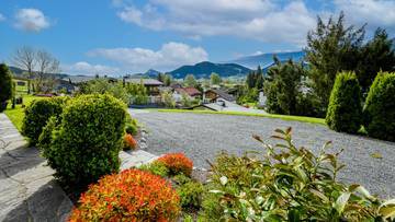 Thumbnail von Vacant plot of land in a sunny, peaceful location